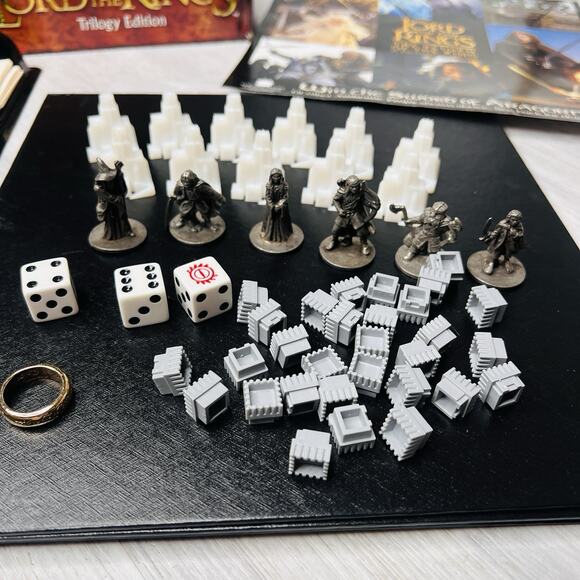 Monopoly The Lord Of The Rings Trilogy Edition Board Game - Picture 6 of 6